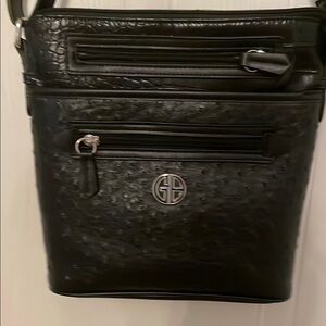 Giani Bernini Black Crossbody Bag with Structured Design and Metallic Hardware